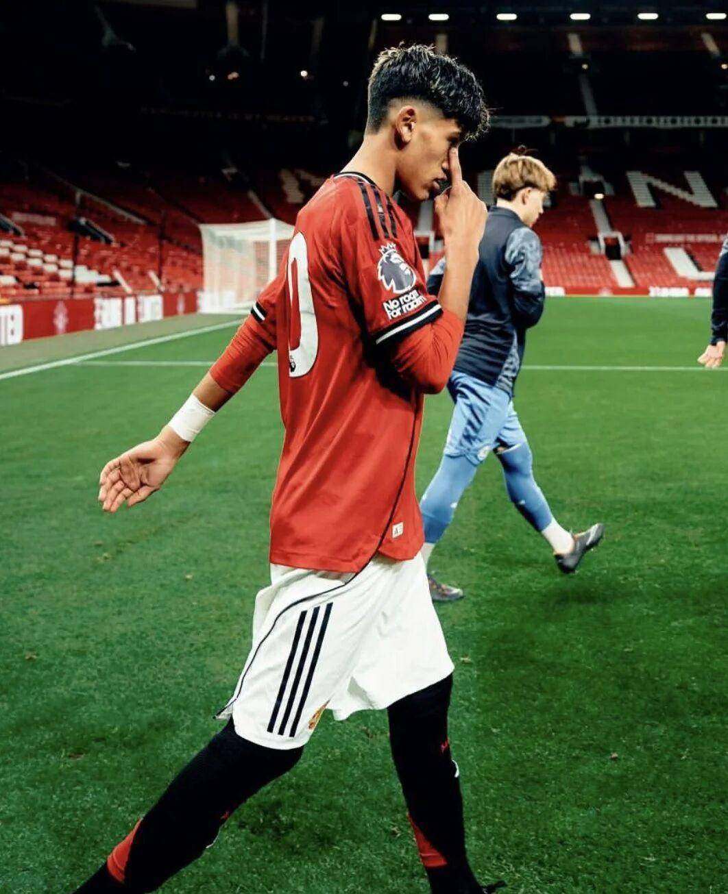 米兰体育入口下载-西汉姆回应争议备战欧超杯亚特兰大临场应变备战足总杯，网友：梅西连续二十场比赛得分超过夺冠的简单介绍