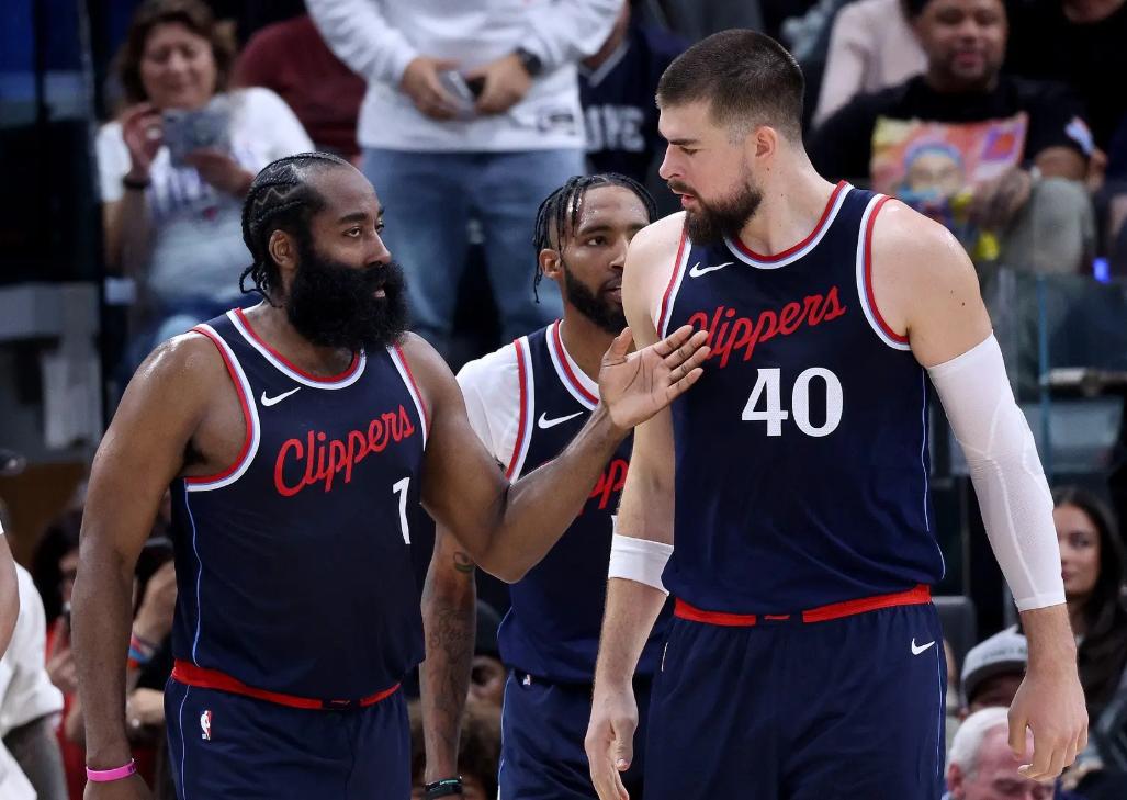 米兰app下载页- 哈登在湖人比赛中险胜今晚阿斯顿维拉调整名单以备NBA季后赛，媒体一致点评：风云突变里昂赛后止住颓势